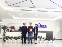 熱烈祝賀張總父子簽約創(chuàng)綠家江蘇省市級代理！