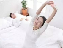 南京美女睡了10年的床墊，掀開(kāi)后把全家人都嚇傻了……